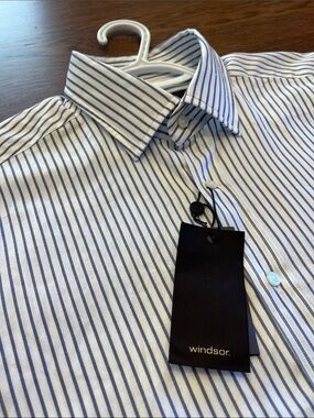 Windsor Brand🇨🇭 - White & Blue Pinstripes Oxford Style Shirt  (Pit to Pit = 21”)